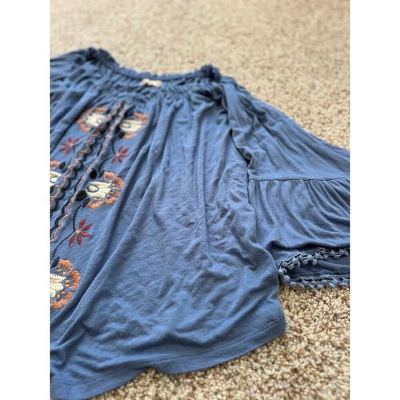 Altar'd State Embroidered off the shoulder, bell sleeve Shirt, size Small - Picture 3 of 9